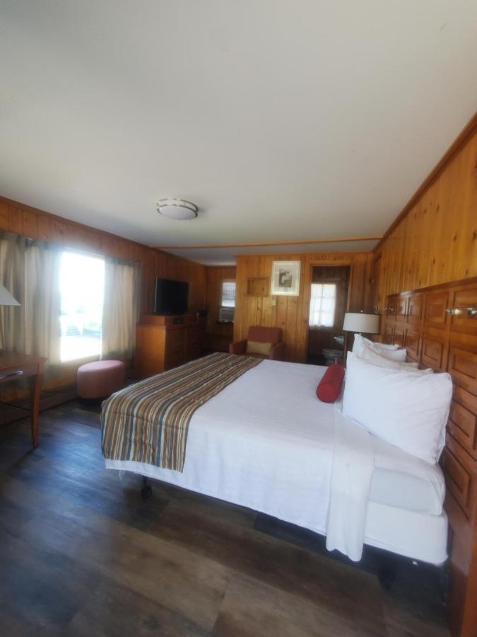 Bayview Lakefront Inn Saint Ignace Exteriör bild