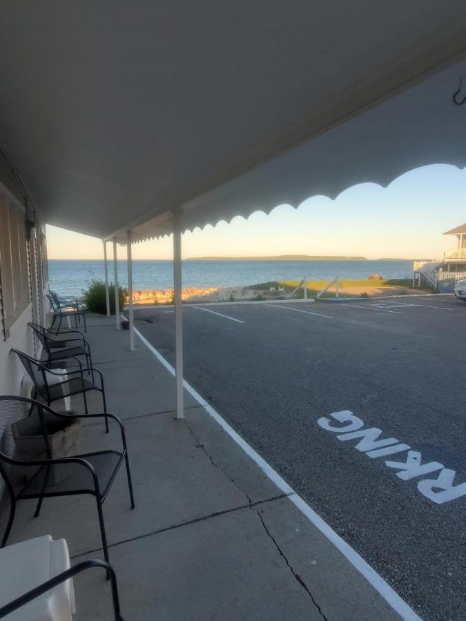 Bayview Lakefront Inn Saint Ignace Exteriör bild